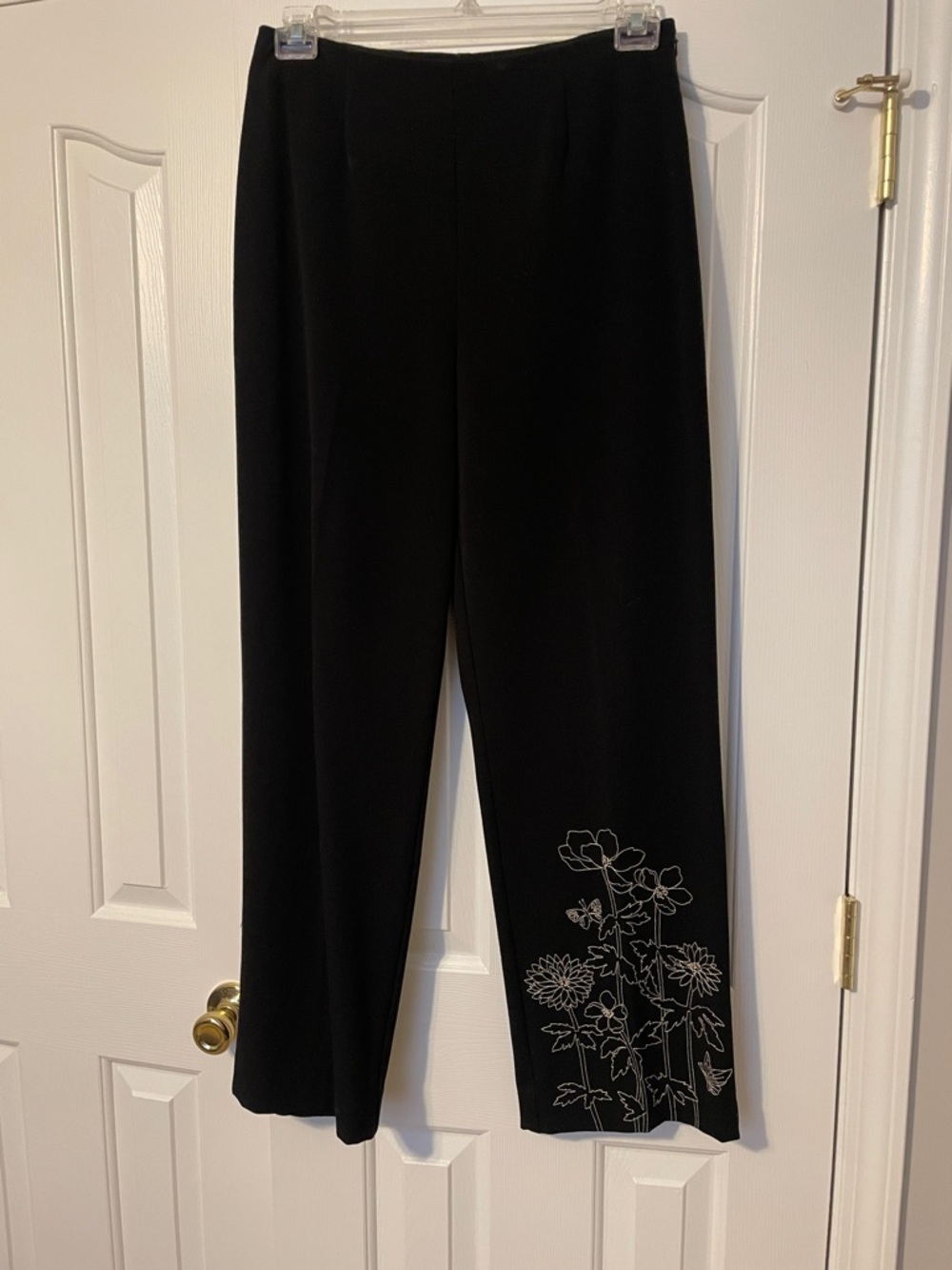 Parisian Signature Women's Black Pants with Floral Embroidery Size 8 (Like New)